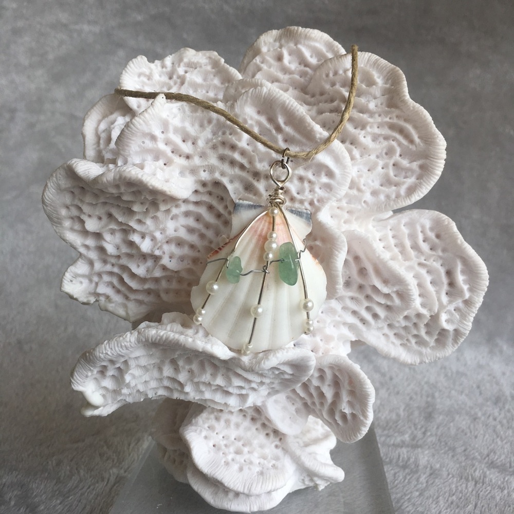Handmade shell necklace with agate & faux pearls